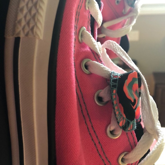 Pink and till two-tongued lowtop converse - Picture 6 of 6